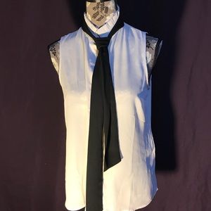 Bow-tie sleeveless button up